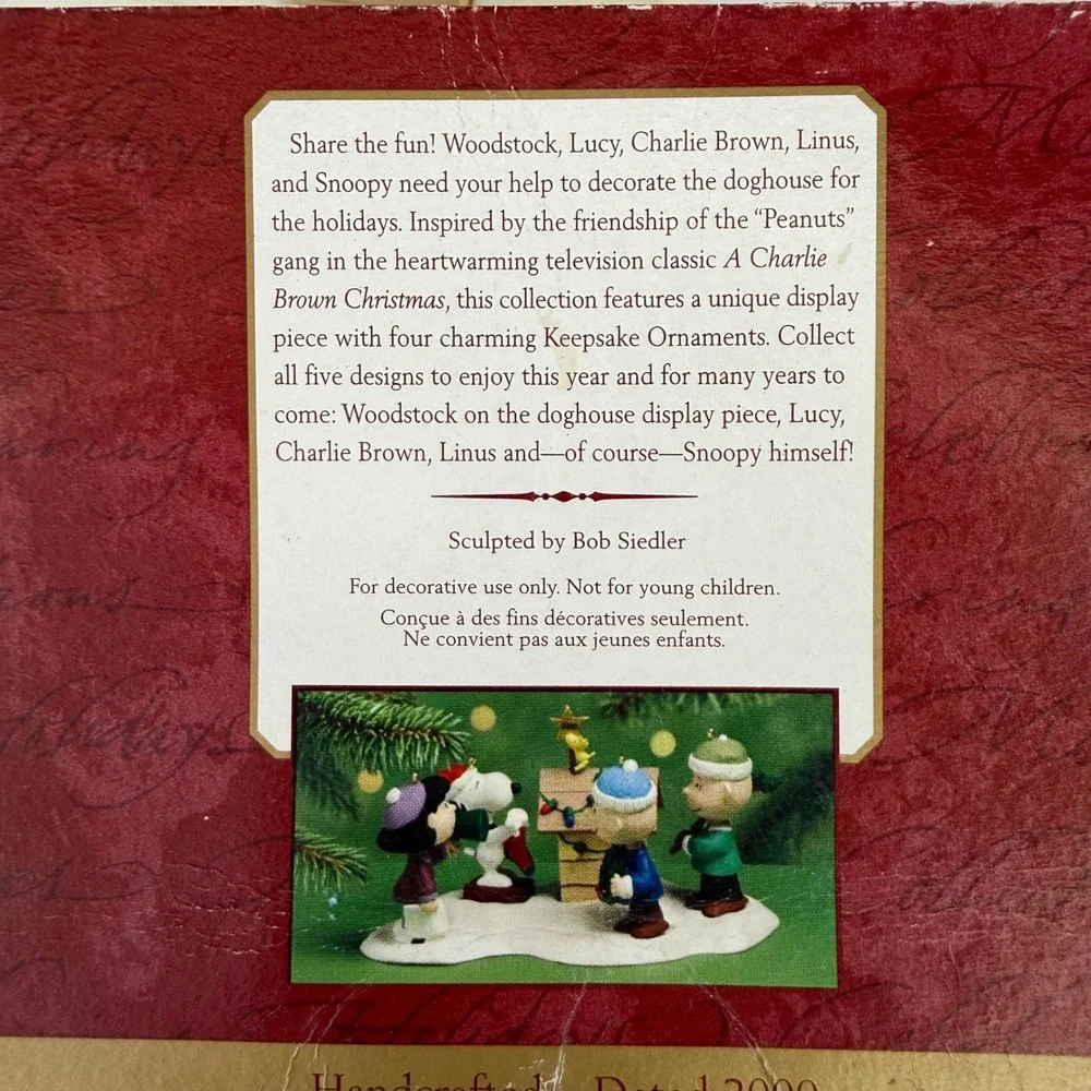 Hallmark Keepsake Peanuts A Snoopy Christmas Ornaments and Display‎ Base 2000